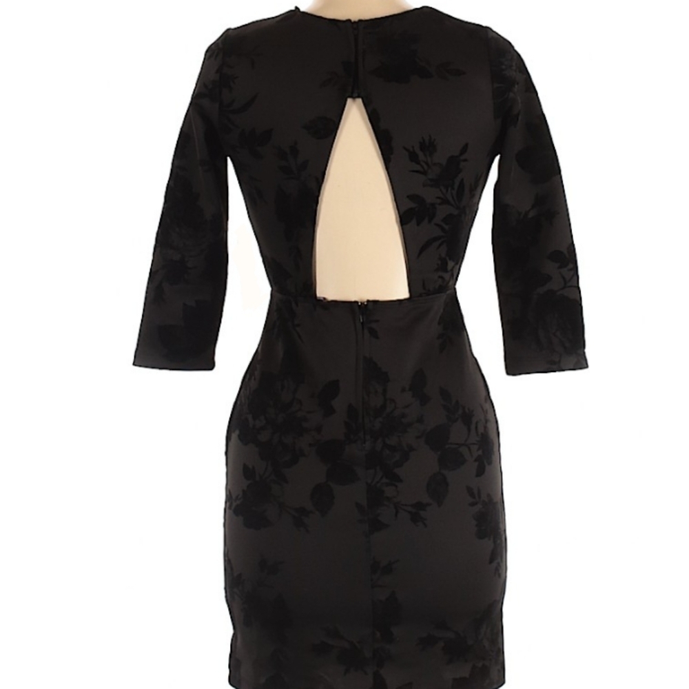 Little black casual dress medium - Picture 2 of 10